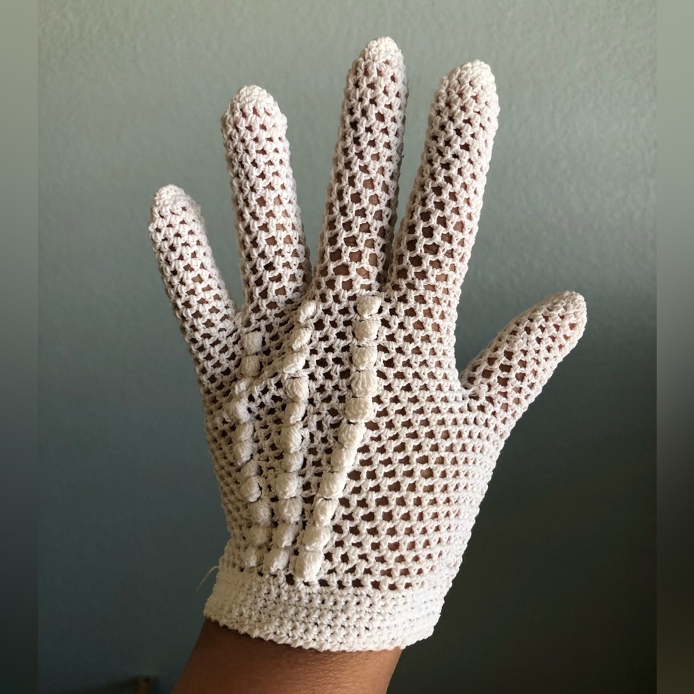 VTG cotton crochet creme gloves best fits small to medium size hands